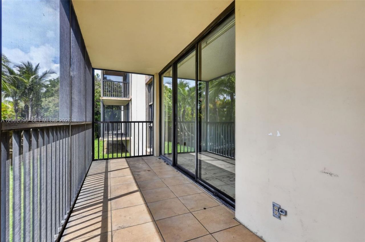 20335 W Country Club Dr, Unit 107, Aventura, FL 33180 Photo