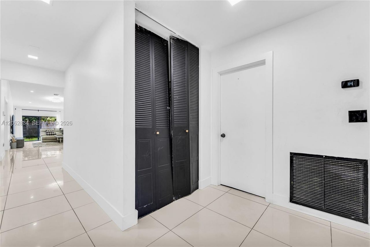 522 NE 195th St, Miami, FL 33179 Photo