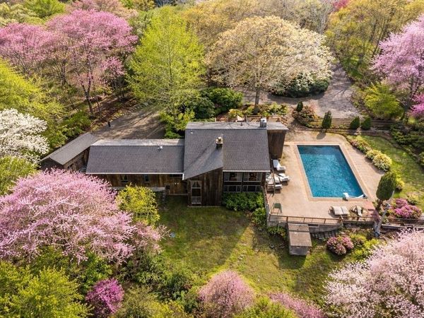 16 Wadsworth Ln, Dartmouth, MA 02748