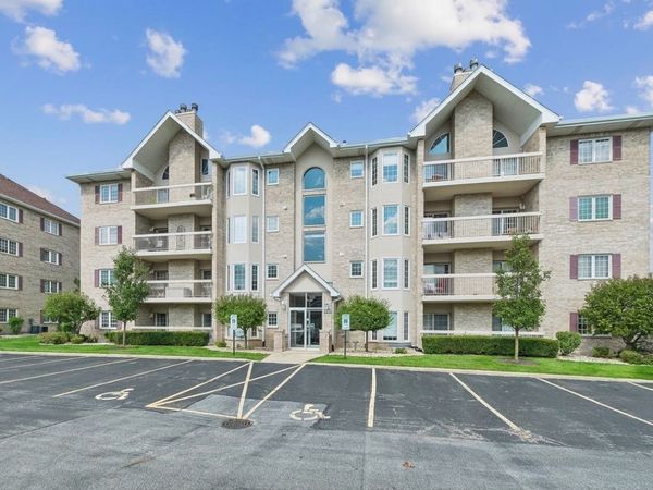 7763 Bristol Park Drive, Unit 1NW, Tinley Park, IL 60477