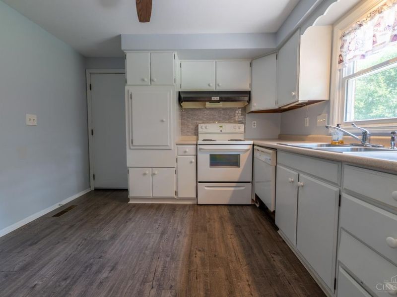5977 Vereker Drive, Oxford, OH 45056 Photo 9