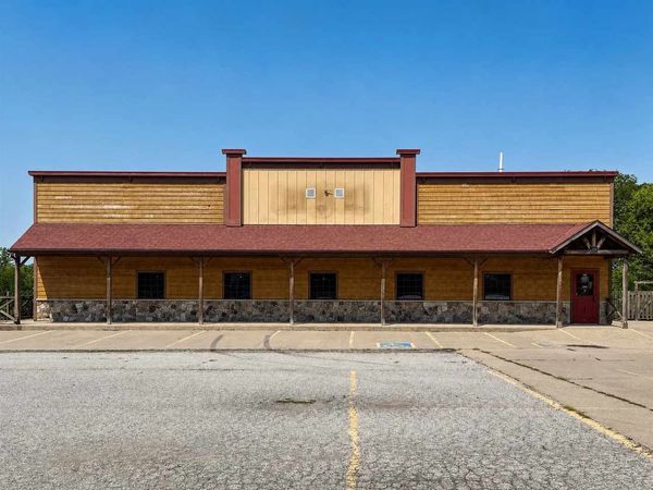 416 W Jackson St, Sigourney, IA 52591