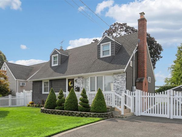 2606 7th Avenue , East Meadow, NY 11554