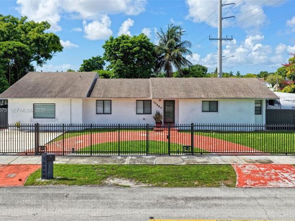 10660 SW 164th St , Miami, FL 33157
