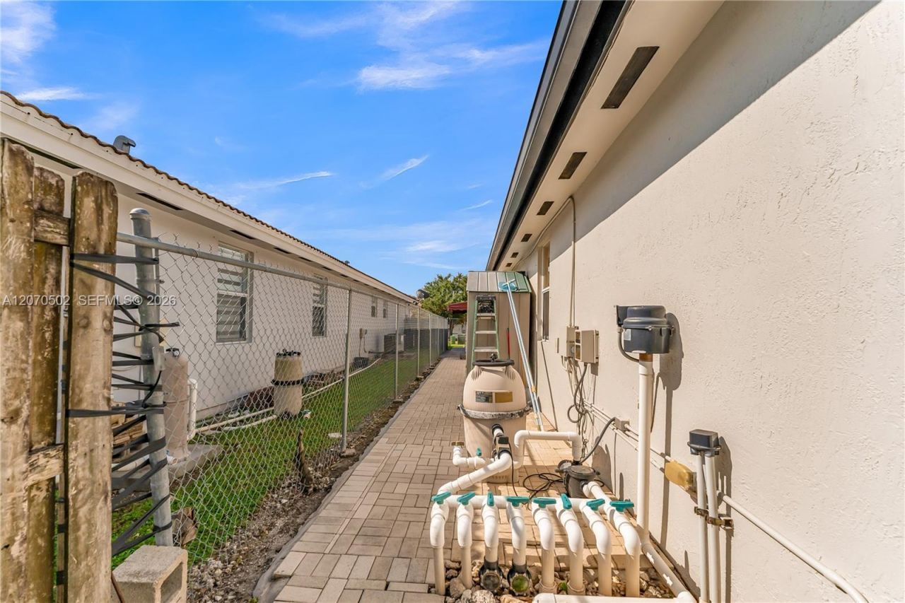 14591 SW 30th St , Miami, FL 33175 Photo