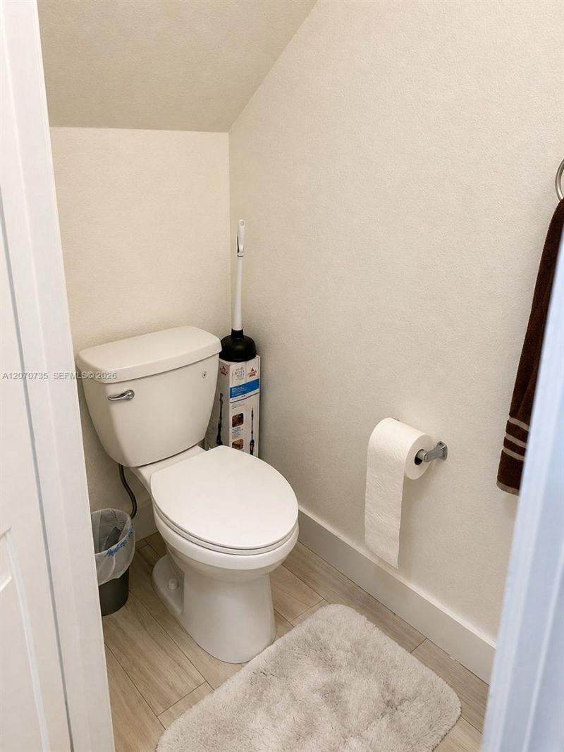 7991 NW 8th St , Unit 110, Miami, FL 33126 Photo