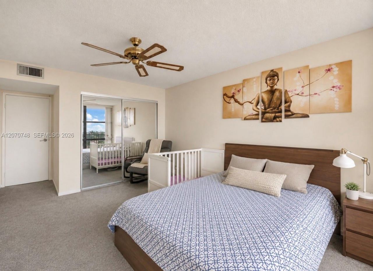 1000 Parkview Dr , Unit 715, Hallandale Beach, FL 33009 Photo