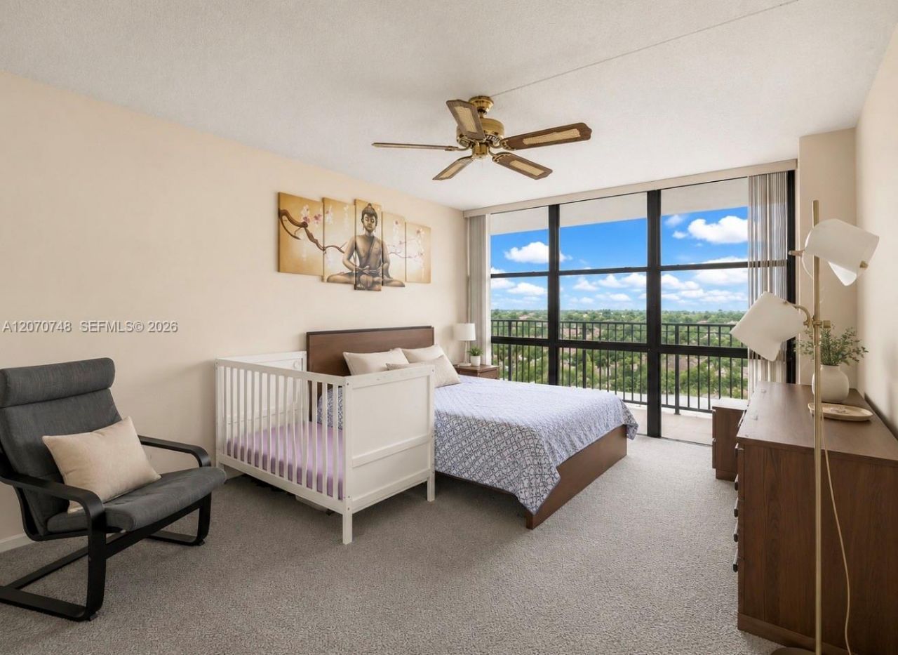 1000 Parkview Dr , Unit 715, Hallandale Beach, FL 33009 Photo
