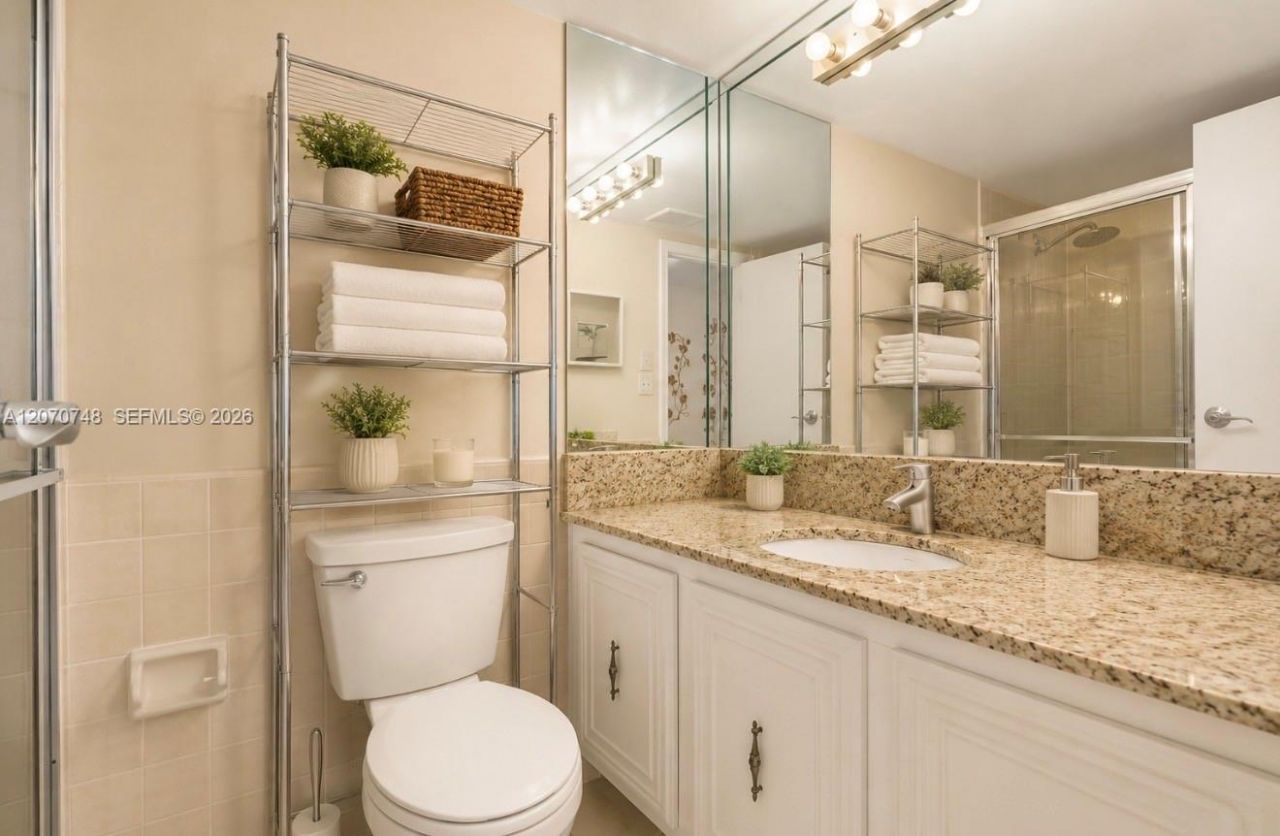 1000 Parkview Dr , Unit 715, Hallandale Beach, FL 33009 Photo