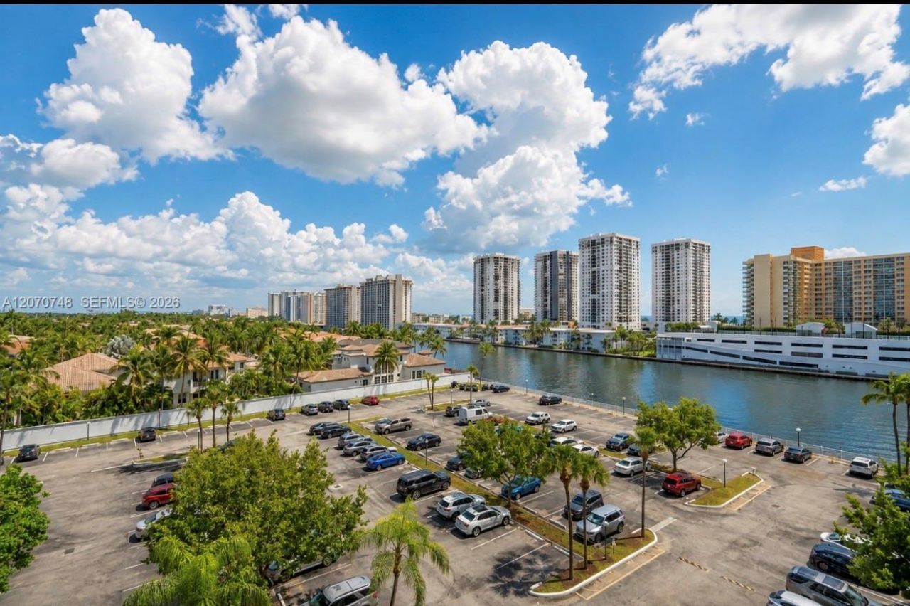 1000 Parkview Dr , Unit 715, Hallandale Beach, FL 33009 Photo