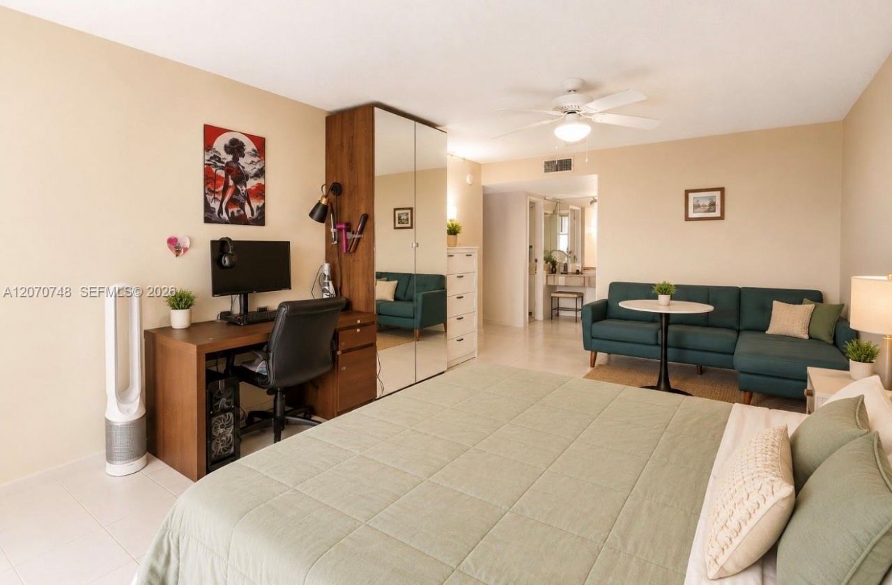 1000 Parkview Dr , Unit 715, Hallandale Beach, FL 33009 Photo