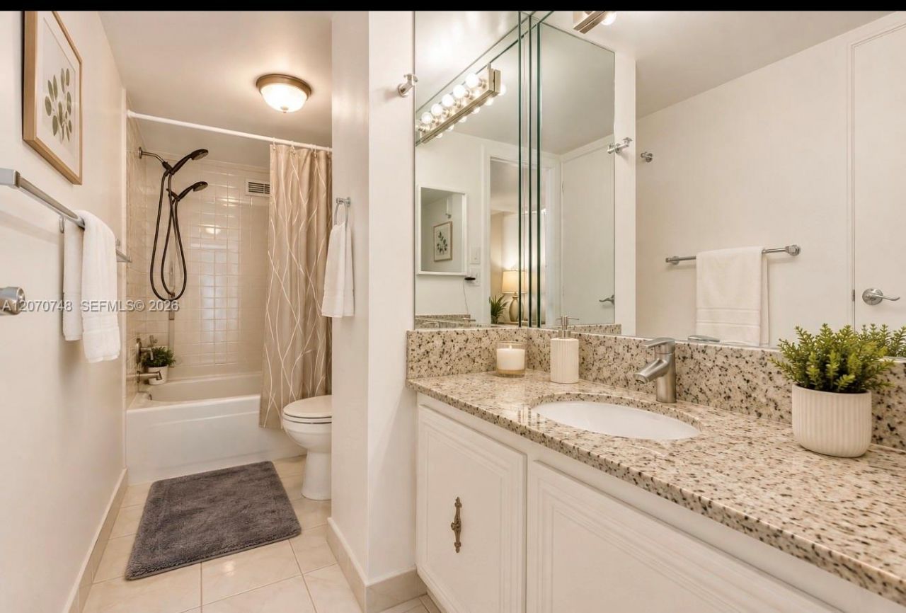 1000 Parkview Dr , Unit 715, Hallandale Beach, FL 33009 Photo