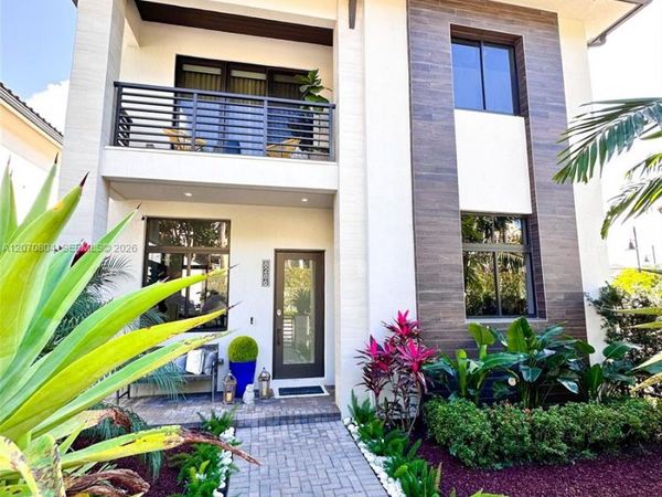 8286 NW 51st Ter, Doral, FL 33166