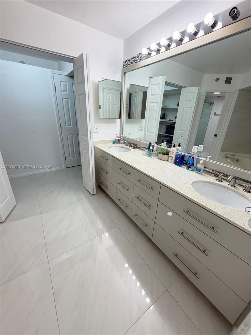 3500 Mystic Pointe Dr , Unit 405, Aventura, FL 33180 Photo