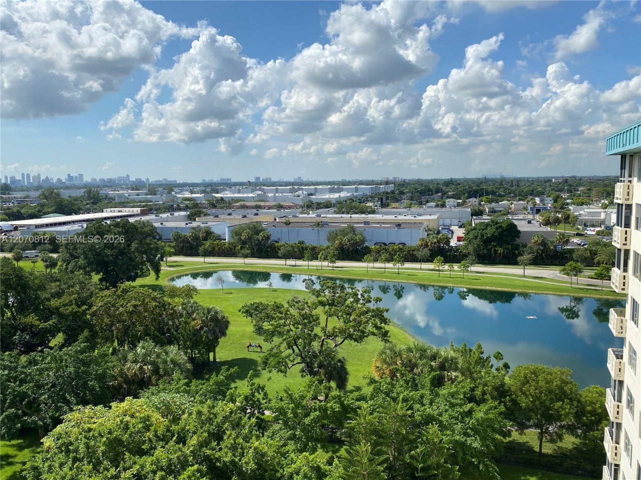 4330 Hillcrest Dr , Unit 1009, Hollywood, FL 33021 Photo