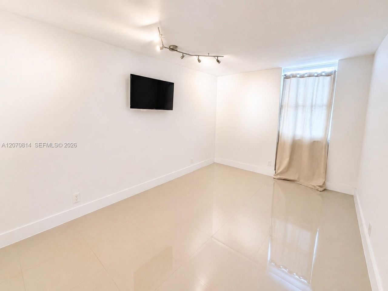 1865 S Ocean Dr , Unit 8I, Hallandale Beach, FL 33009 Photo