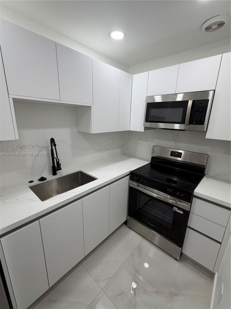 4713 NW 7th St, Unit 409-1, Miami, FL 33126 Photo