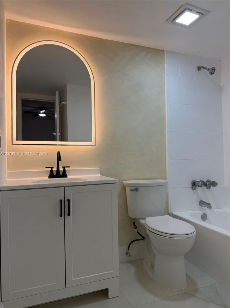 4713 NW 7th St, Unit 409-1, Miami, FL 33126 Photo