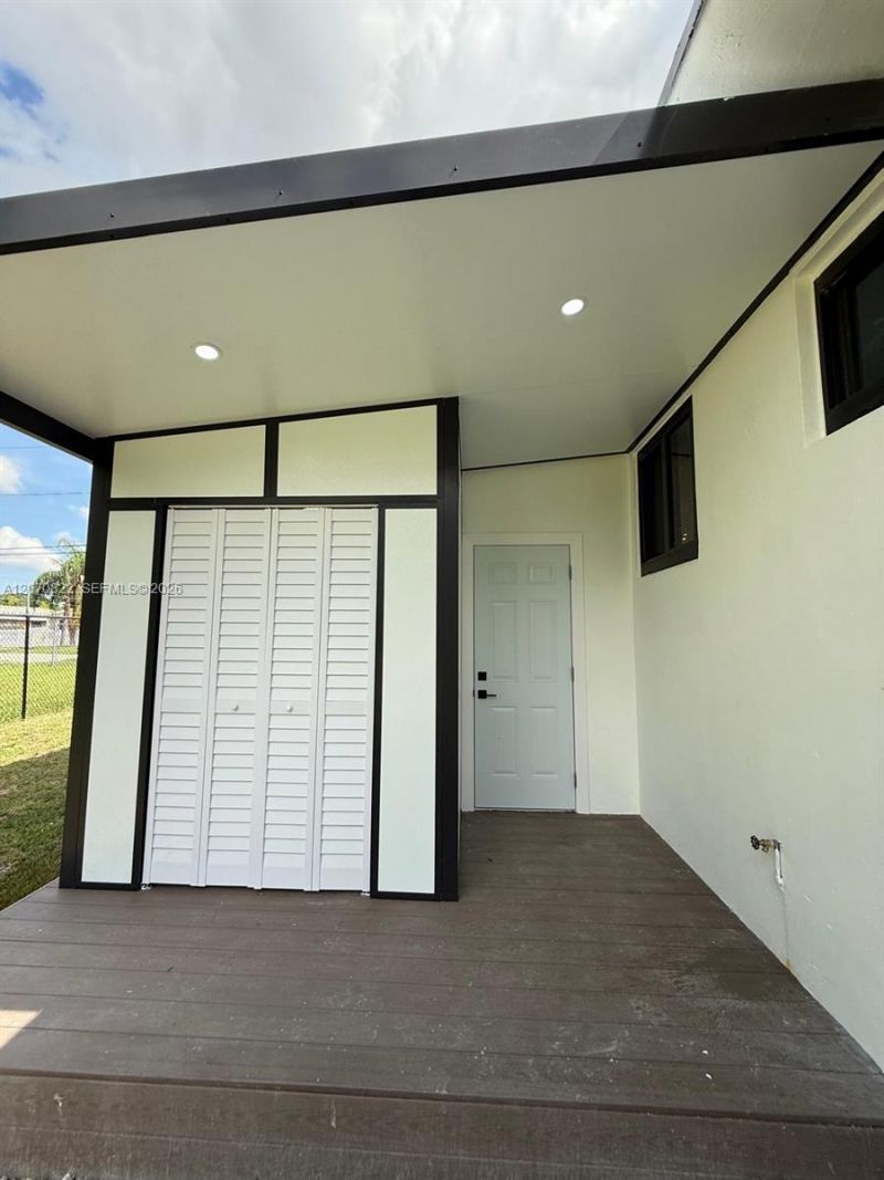 2944 NW 61st St, Miami, FL 33142 Photo
