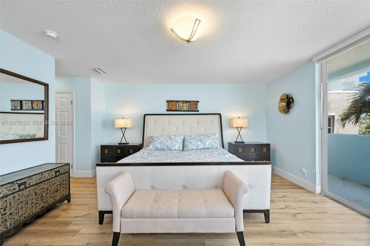 311 N N Surf Rd , Hollywood, FL 33019 Photo
