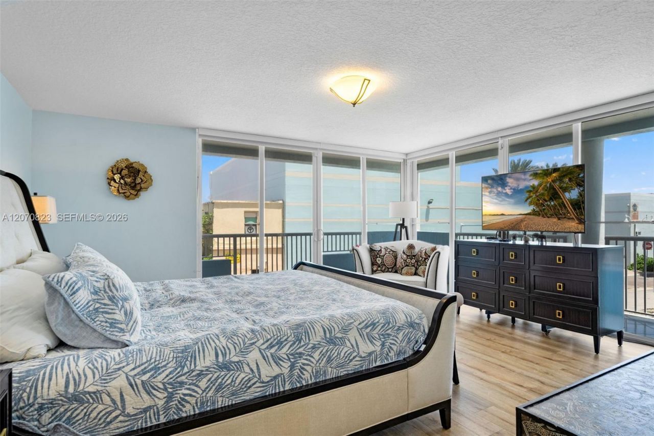 311 N N Surf Rd , Hollywood, FL 33019 Photo