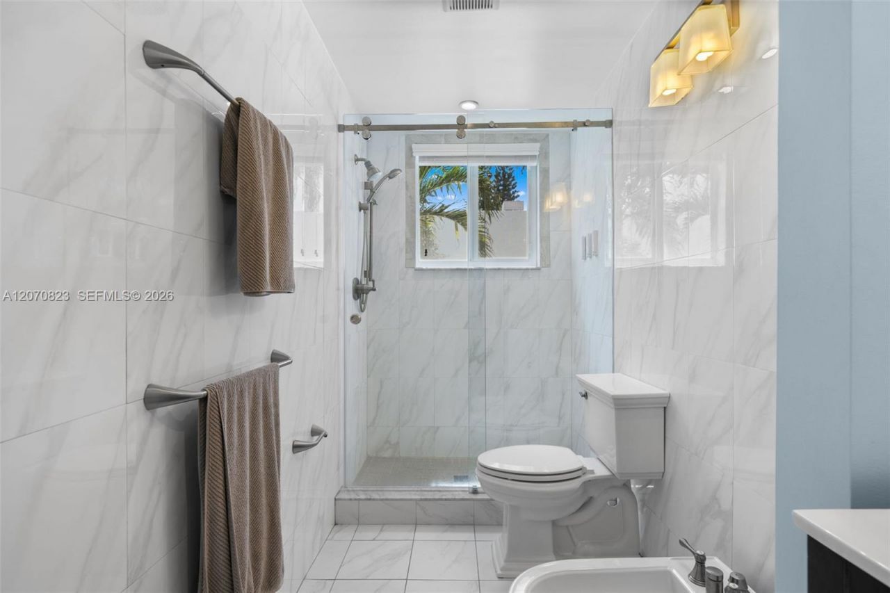 311 N N Surf Rd , Hollywood, FL 33019 Photo