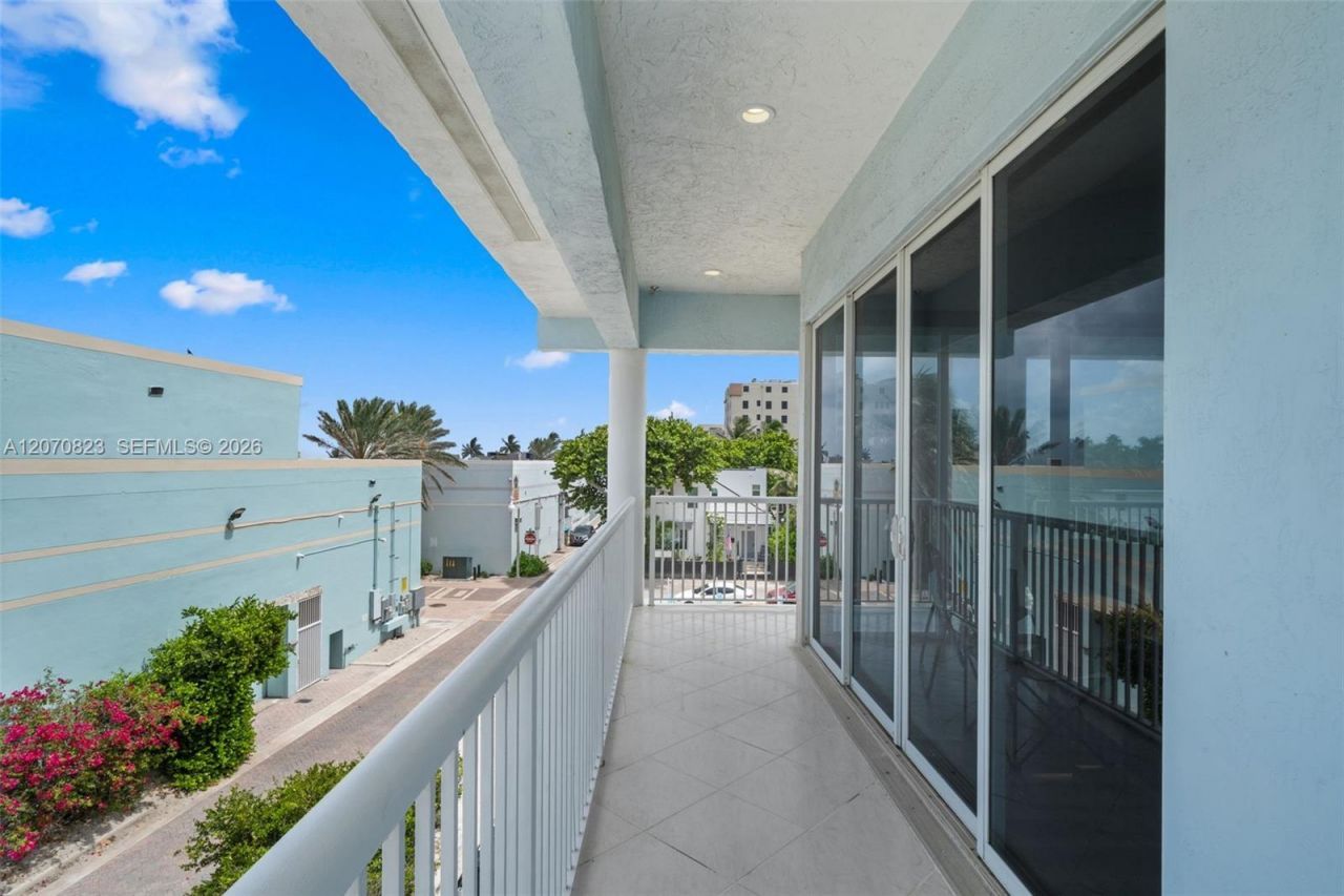 311 N N Surf Rd , Hollywood, FL 33019 Photo