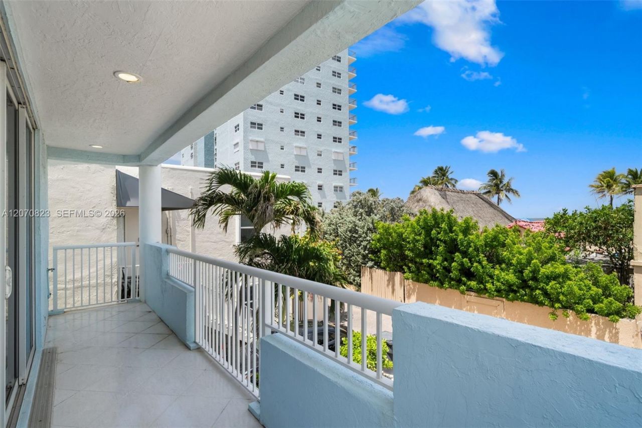 311 N N Surf Rd , Hollywood, FL 33019 Photo