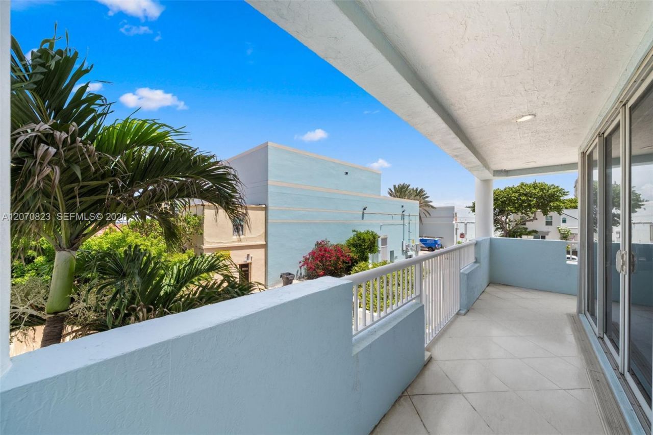 311 N N Surf Rd , Hollywood, FL 33019 Photo
