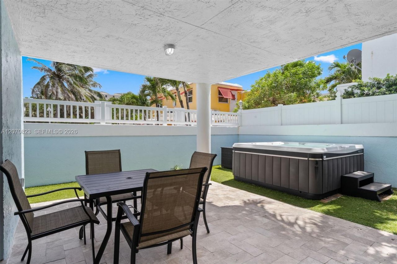 311 N N Surf Rd , Hollywood, FL 33019 Photo