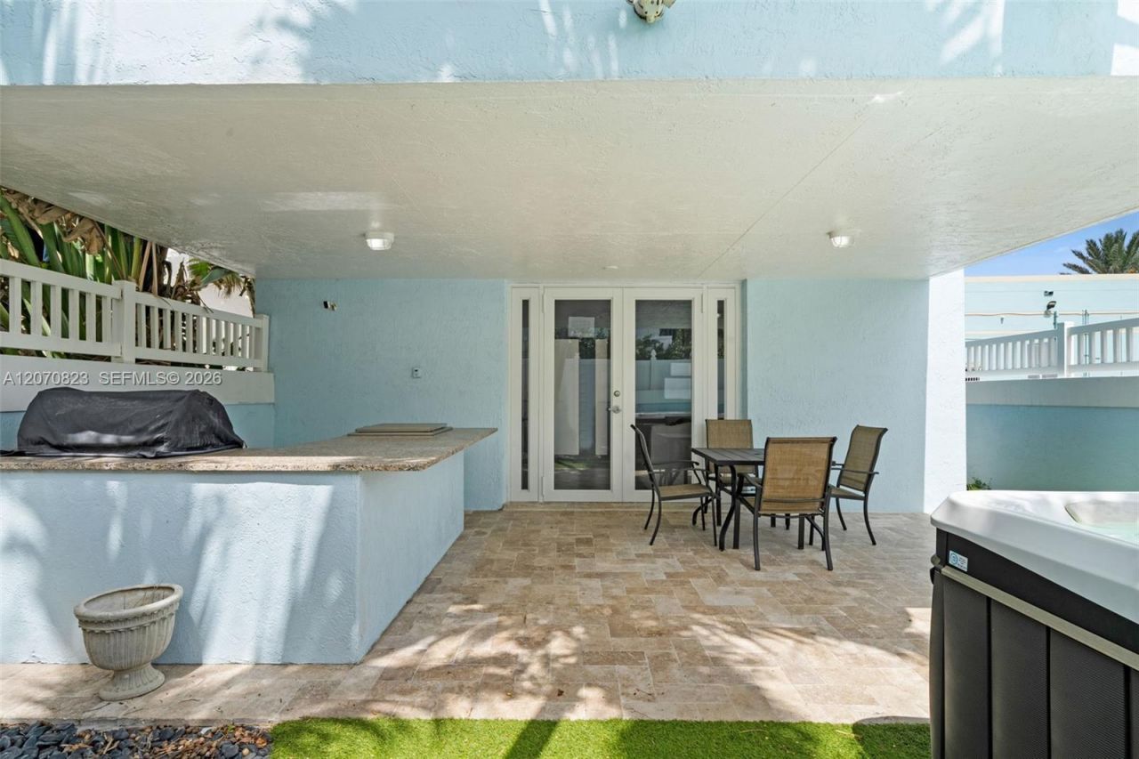 311 N N Surf Rd , Hollywood, FL 33019 Photo