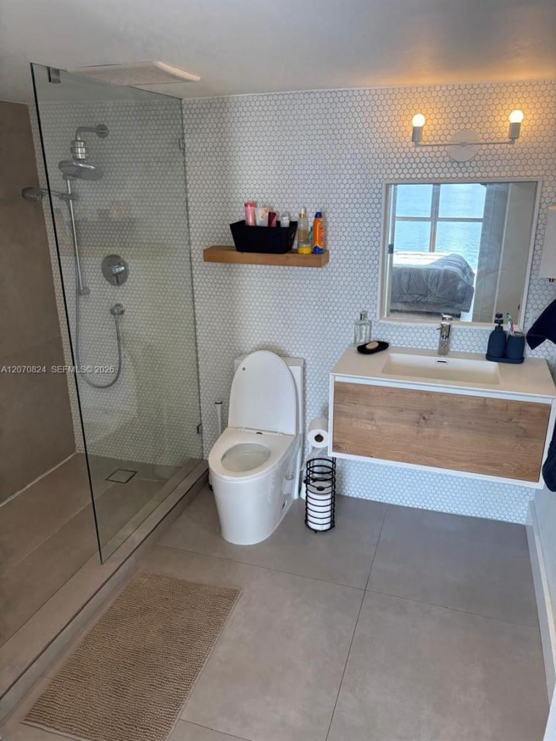 17600 N Bay Rd , Unit N403, Sunny Isles Beach, FL 33160 Photo