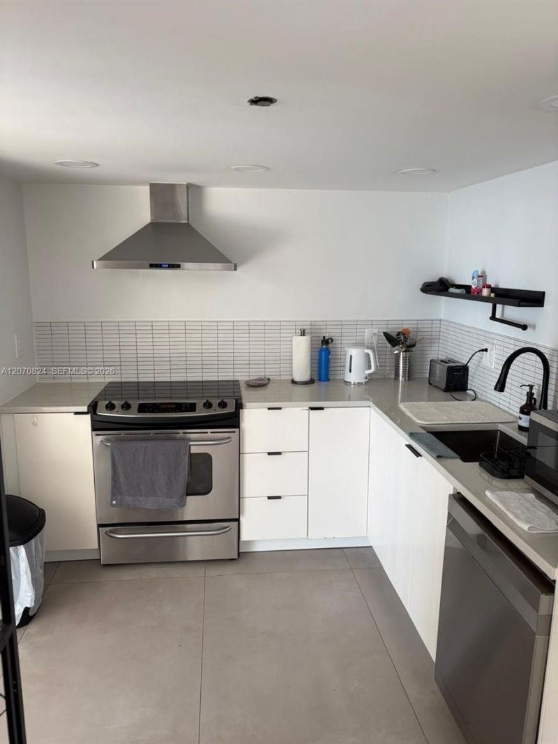 17600 N Bay Rd , Unit N403, Sunny Isles Beach, FL 33160 Photo