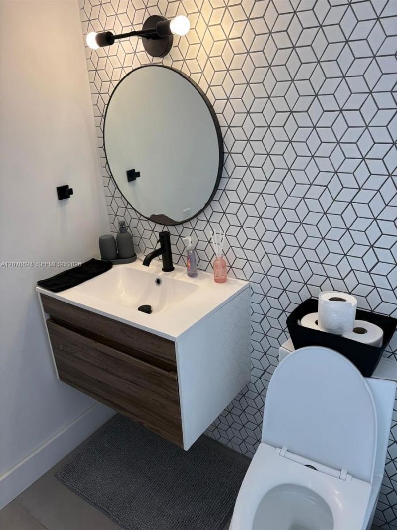 17600 N Bay Rd , Unit N403, Sunny Isles Beach, FL 33160 Photo
