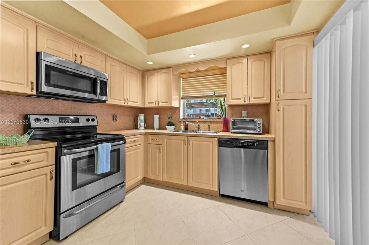 200 NE 12th Ave , Unit 3A, Hallandale Beach, FL 33009 Photo