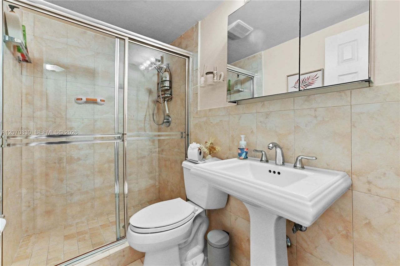 200 NE 12th Ave , Unit 3A, Hallandale Beach, FL 33009 Photo