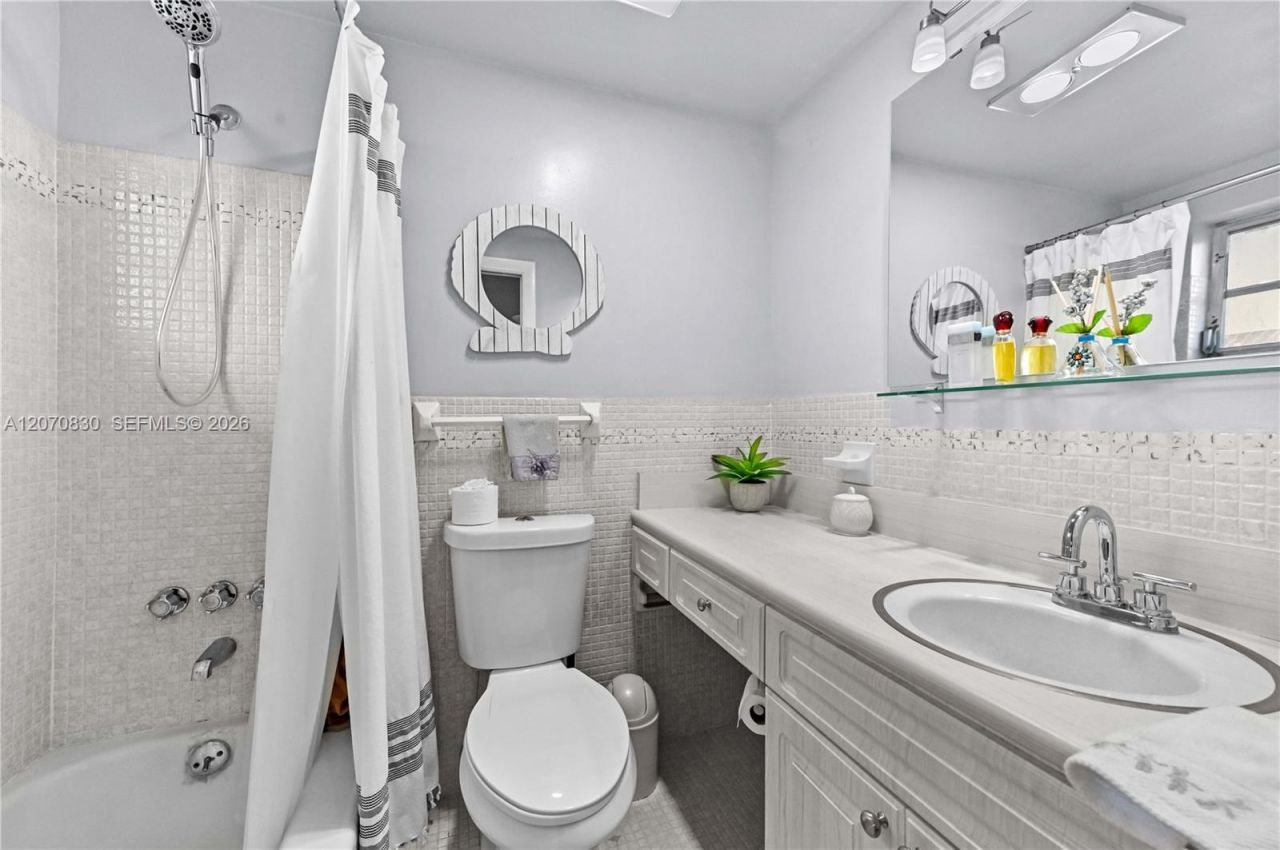 200 NE 12th Ave , Unit 3A, Hallandale Beach, FL 33009 Photo