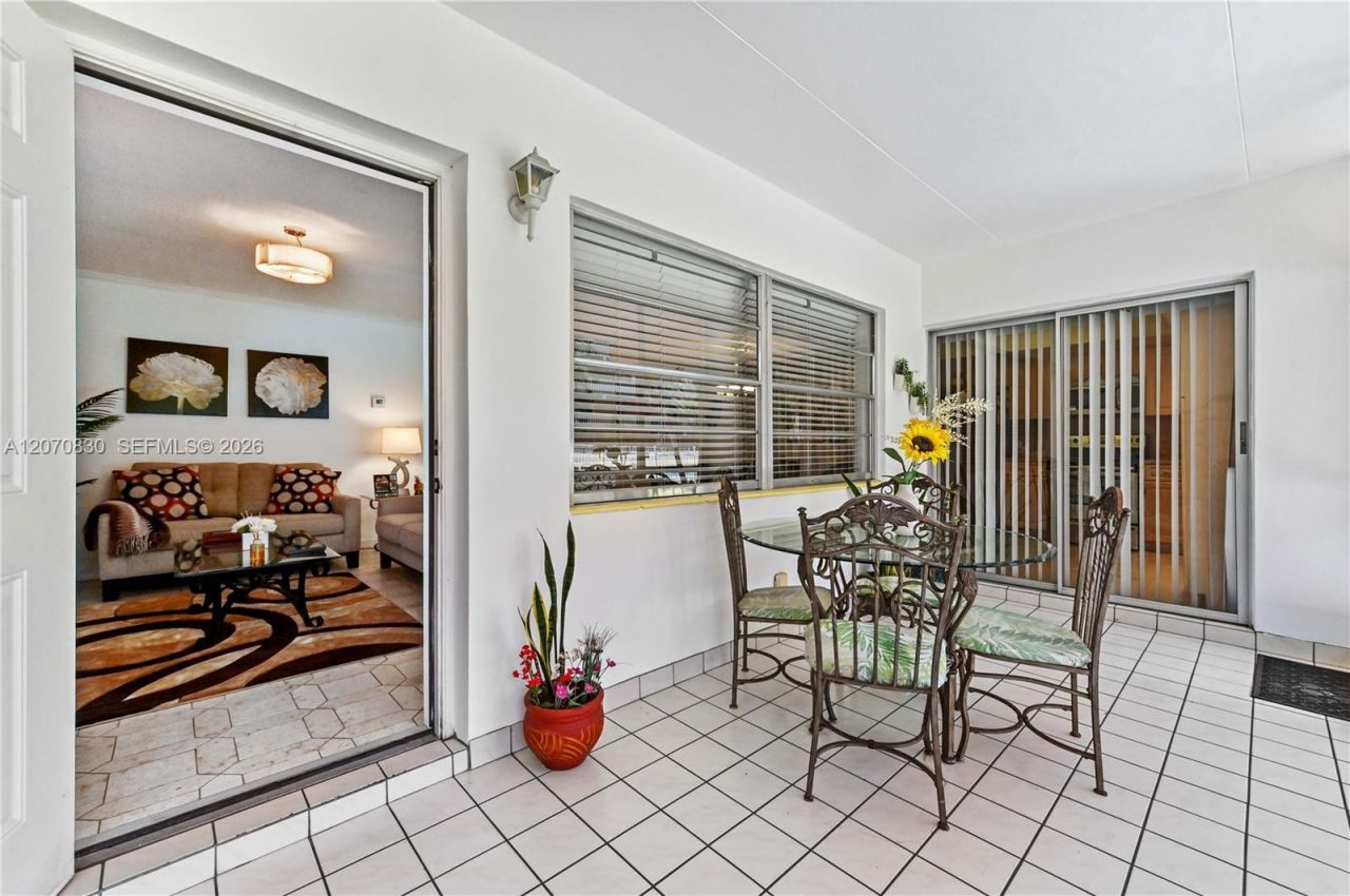 200 NE 12th Ave , Unit 3A, Hallandale Beach, FL 33009 Photo
