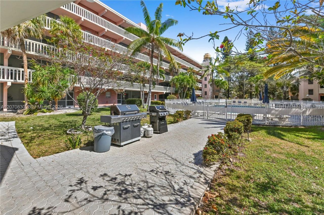 200 NE 12th Ave , Unit 3A, Hallandale Beach, FL 33009 Photo