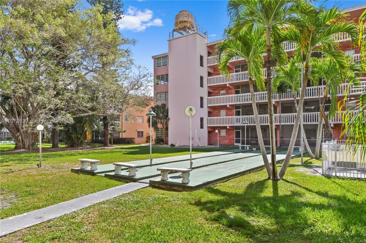 200 NE 12th Ave , Unit 3A, Hallandale Beach, FL 33009 Photo