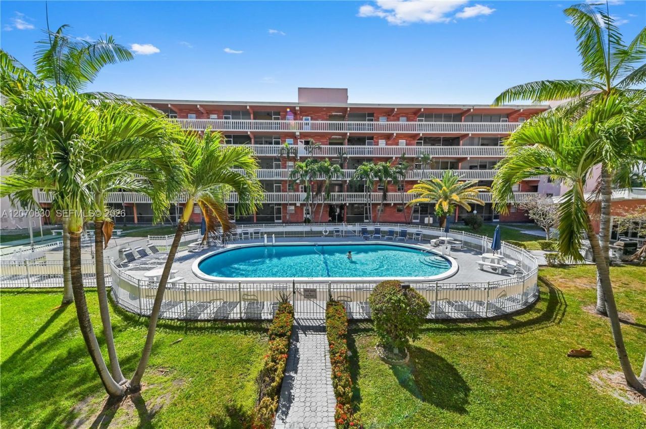 200 NE 12th Ave , Unit 3A, Hallandale Beach, FL 33009 Photo