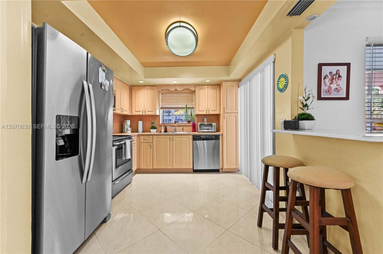 200 NE 12th Ave , Unit 3A, Hallandale Beach, FL 33009 Photo