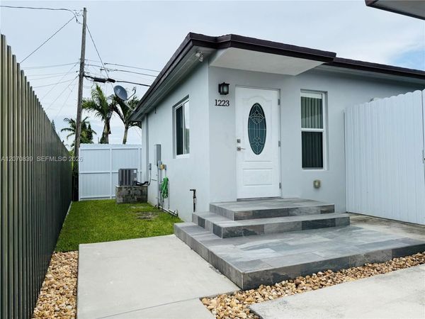 1221 SW 76th Ct, Miami, FL 33144