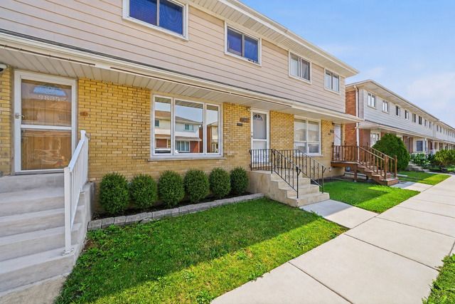 9837 Garden Court, Schiller Park, IL 60176 Main Photo
