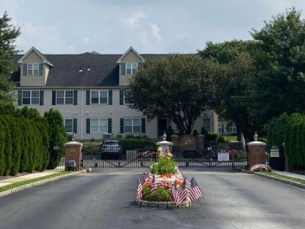 220 Cambridge Ct, Clifton, NJ 07014