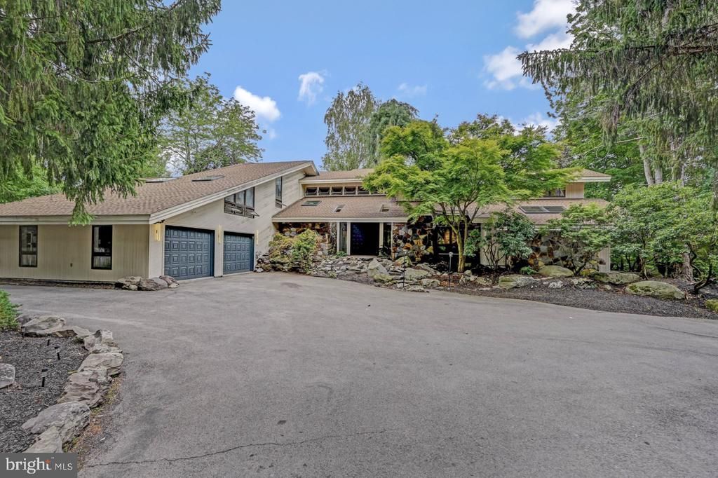 112 TAWNY FOX TRAIL, EAST STROUDSBURG, PA 18301