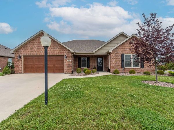 607 W Bentley Circle, Troy, OH 45373