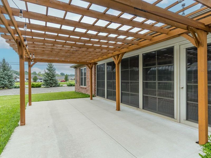 607 W Bentley Circle, Troy, OH 45373 Photo 37
