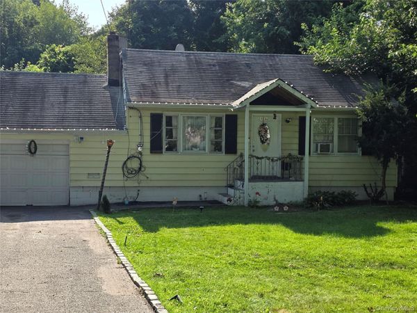 2467 New York Avenue , Melville, NY 11747