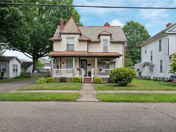 907 11th Street NW, New Philadelphia, OH 44663